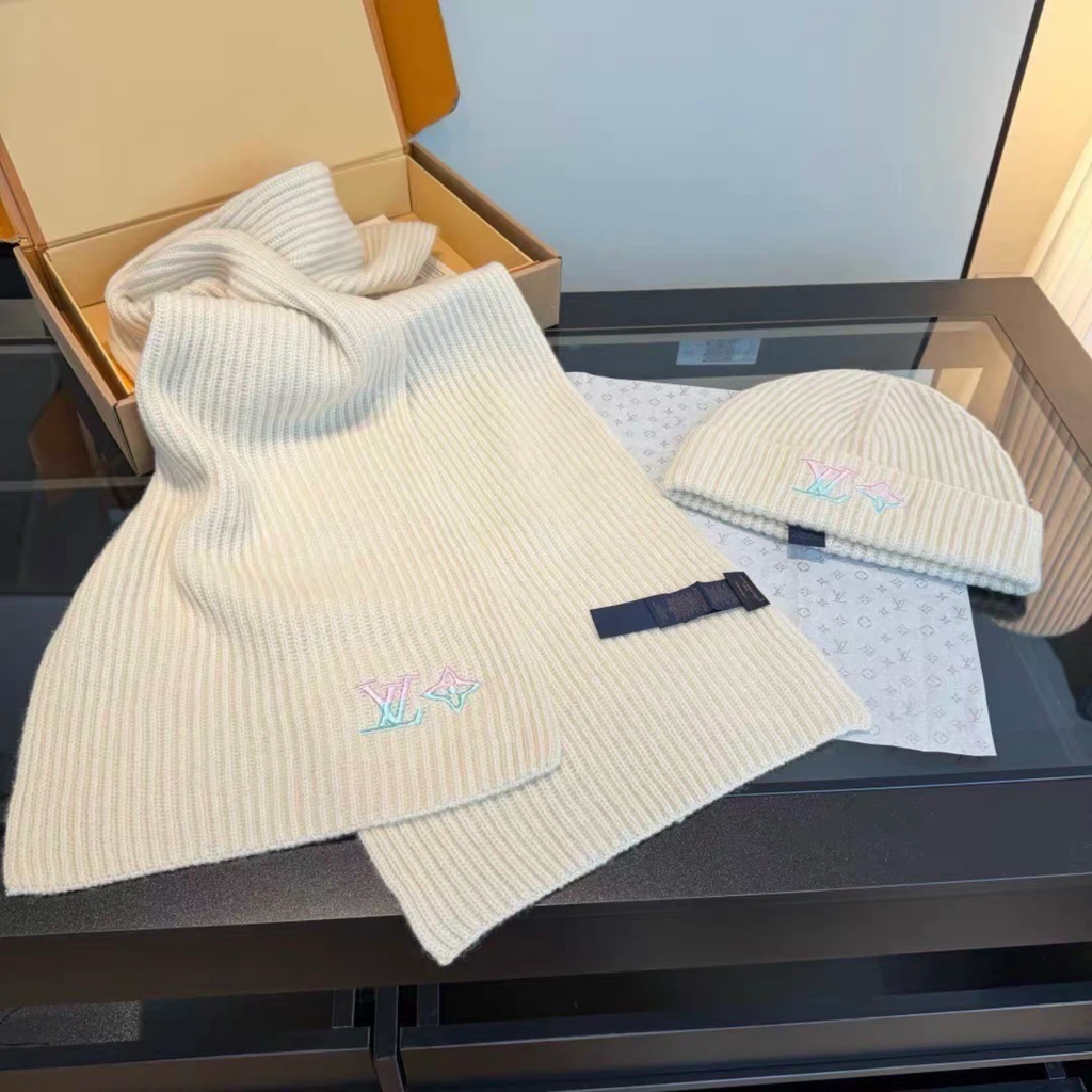 Cream White Gradient Embroidery Knit Beanie & Scarf Set